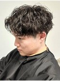センターパートツイストスパイラルパーマメンズ波巻きパーマ