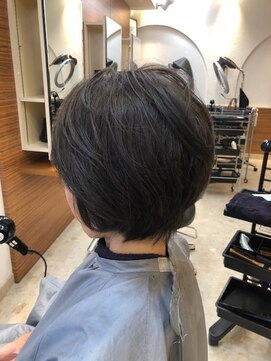 ブレイス(BRACE) イルミナカラーでクールな大人ショート　BRACE東久留米