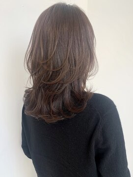 ケーツーナゴヤ(K two NAGOYA) 華奢なレイヤーで、こなれ感を演出。大人の小顔ミディアムヘア。