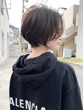 アンド ストーリーズ(&STORIES) 大人可愛い耳掛けショートハイライトカラーハンサムショート