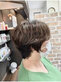 大人可愛い前髪あり前下がりショート20代30代40代50代