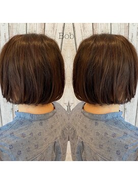 スタジオ アルファプラス 日暮里店(studio α+) ステップボーンカットカットボブショートハイライト白髪ぼかし