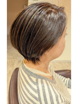 ヴィサージュオーク(VISAGE oak) 骨格を生かした丸みミセスショートヘア&ハイライト