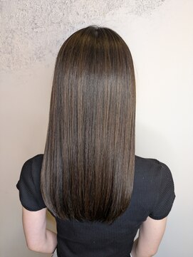 ルフェール ビューティーアンドスパ(REFAIRE beauty&spa) ストレート＋カーキアッシュ