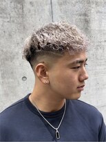 刈部倶楽舞 難波店&nbsp;スキンフェード×ホワイトカラー！【高山】