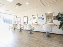 ヘアーアンドメイク マディ Hair&Make MADIの雰囲気（各席の間隔を広めに取っているのでゆったりお過ごし頂けます！）