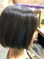 エルバイシオン(aile by sion)&nbsp;イヤリングカラー×ブルージュカラー/ミニマルボブ20代/30代