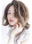 大人の可憐さと透ける質感のフェミニンベージュボブ