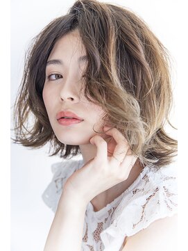 ビューティーアンドケアカロン(Beauty and Care CALON) 大人の可憐さと透ける質感のフェミニンベージュボブ