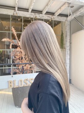 ラウブロッサム 大宮西口店(Lau Blossom) ホワイトミルクティーベージュブリーチダブルカラー大宮髪質改善