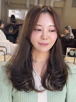ティア(Tia.)&nbsp;（レイヤーカット/韓国ヘア/かきあげ前髪/小顔/おくれ毛）