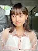 ミディアムレイヤーカット切りっぱなしオリーブベージュ外ハネ