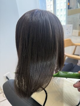 エミュスト(Emuest) 暗めでもツヤ感！地毛風グレージュ