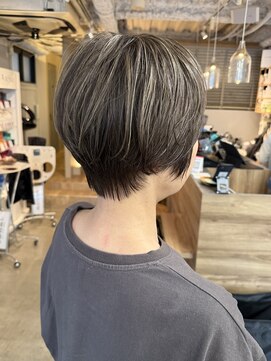 ライツ オオサカ(Litze osaka) ショートボブ×白髪ぼかしハイライト