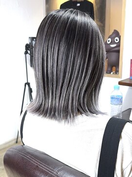 ブレイズヘアー(BLAZEhair) 【ナチュラル】ホワイトシルバーバレイヤージュ×ブリーチ2回