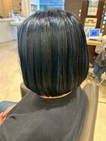 エヌアンドエーコンティ(N&A CONTi)&nbsp;光で深みが増す◎ネイビーブルーストレートボブ/ブリーチ