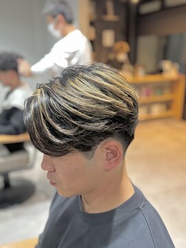 スウェル 柏店(Swell) 毛流れセンターパート×金メッシュ [#柏 #MEN'S #Wカラー]