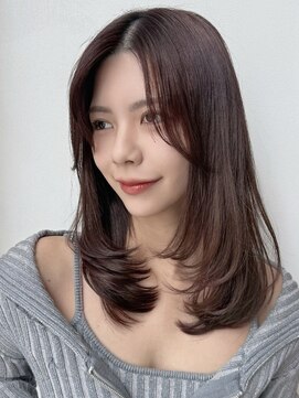 ミディアムレイヤーカットハッシュカット前髪なしフルバング栄