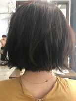 エミュー(emue) 大人可愛い切りっぱなし外ハネボブ×透明感オリーブグレージュ