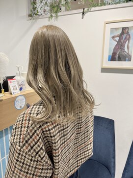 ロンドルーチェ 心斎橋(Lond luce) ダークアッシュ/ミディアムレイヤーカット［髪質改善/縮毛矯正］