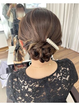 オウン(AUN) コントラストシニヨン