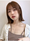 大人可愛い20代30代40代ぷつっと外はねボブ×ラテベージュ