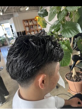 ビハインドザカーテン(BEHIND THE CURTAIN) フェード×パーマ