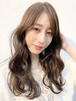 トエン(toen)&nbsp;ゆったりウェーブが可愛いロングヘア