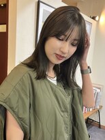 カルテ(QUARTE) マットオリーブカラーに長めバング