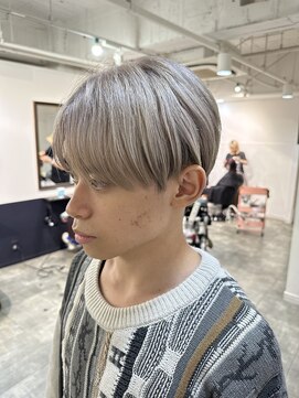 イリ 梅田(ili) 【kento限定カラー】ホワイトシルバー