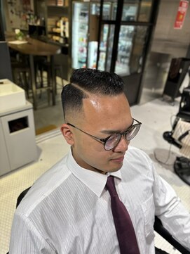 フランクスバーバーザスタンド(Frank’s barber the stand) メンズビジネスショートスキンフェードバーバークロップF