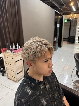 アイズ 海老名(AIZU) ツイストスパイラルパーマ ブリーチパーマ ミルクティー 眉毛