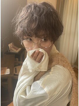 ヴァロ(Valo) ふんわり柔らかピンクマッシュ/クセ毛活かしショート