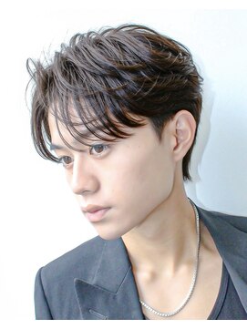 オーシャントーキョー ホワイト 原宿(OCEAN TOKYO WHITE) 前下がりセンターパートニュアンスパーマビジネスショート黒髪