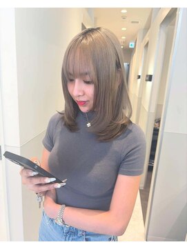 リノ(RLINO) 【名古屋/栄】レイヤーカット/ブリーチ/ミルクティーベージュ