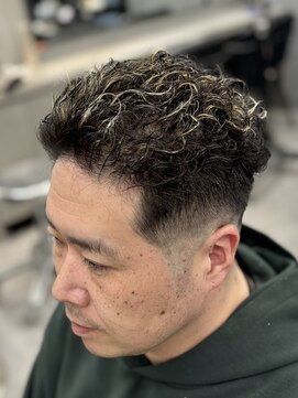 オーバルバイアピッシュ(OVARL by apish) フェードカット/極道パーマ/テーパーフェード