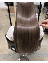フレイムスヒュー 高崎店(FRAMES HUE)&nbsp;透け感グレージュ艶感うるツヤストレートロング髪質改善