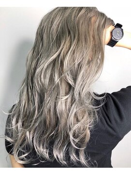 ローグ(LOGUE) 【LOGUE】外国人風ブロンド×バレイヤージュ