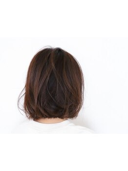 アシッドカラー・カット・トリートメント￥5500＊地肌を直接傷つけず、ダメージレスに美しい仕上がりへ―。