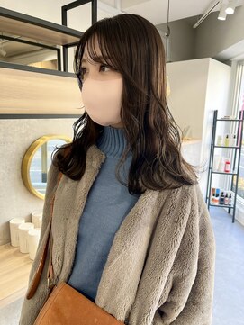 シー(thee) レイヤーカット×肌馴染みの良いベージュカラー