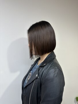 リラ バイ クオーレ(LIRA by CUORE) 前下がりボブ