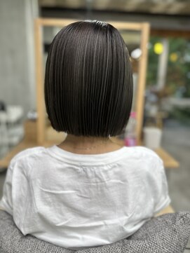 ヴィア(via) 大人女子はハイライト×髪質改善カラーで明日の自分が好きになる