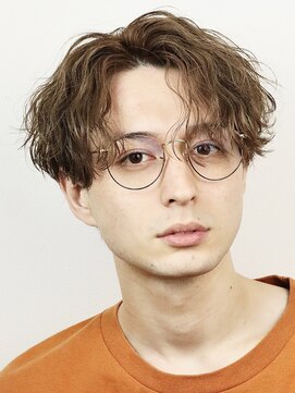 オーシャントーキョー サニー 原宿(OCEAN TOKYO Sunny) 波巻きパーマツイストスパイラルパーマツーブロックメンズ黒髪