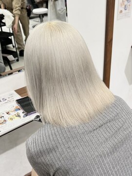 ラック 表参道(LUCK) ホワイトベージュ/ブリーチ/ケアブリーチ/ダブルカラー/20代