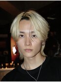 メンズヘアブリーチカラーセンターパート毛流れ