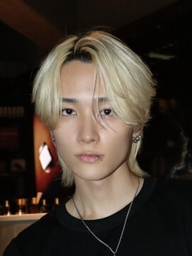 オーシャントーキョーウエスト 心斎橋 (OCEAN TOKYO WEST) メンズヘアブリーチカラーセンターパート毛流れ