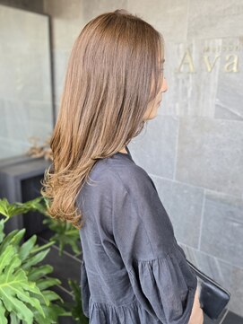 メゾン アヴァロ(Maison Avallo) ハイトーンベージュレイヤーヘア