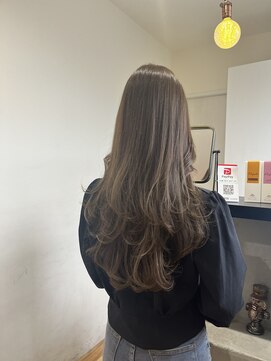 小顔に見せるヘア/顔周りレイヤー/アースカラー/こなれミディ