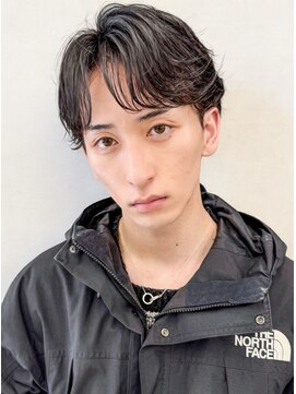 ナチュラルパーマハンサムショートセンターパートメンズ