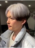 17914毛流れセンターパートシルバーアッシュラウンドマッシュ